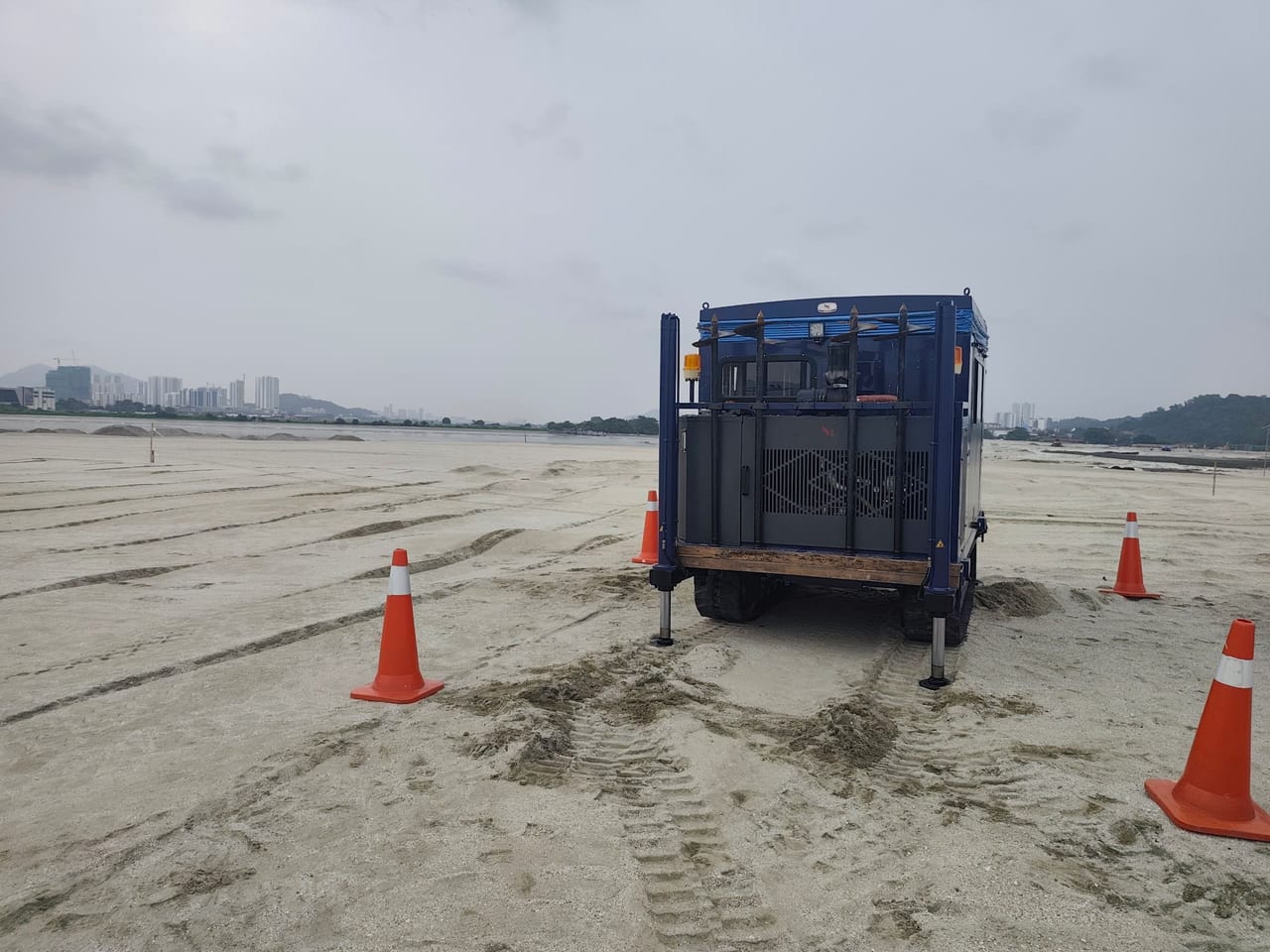 DYLC-Z25-X crawler CPT rig on site
